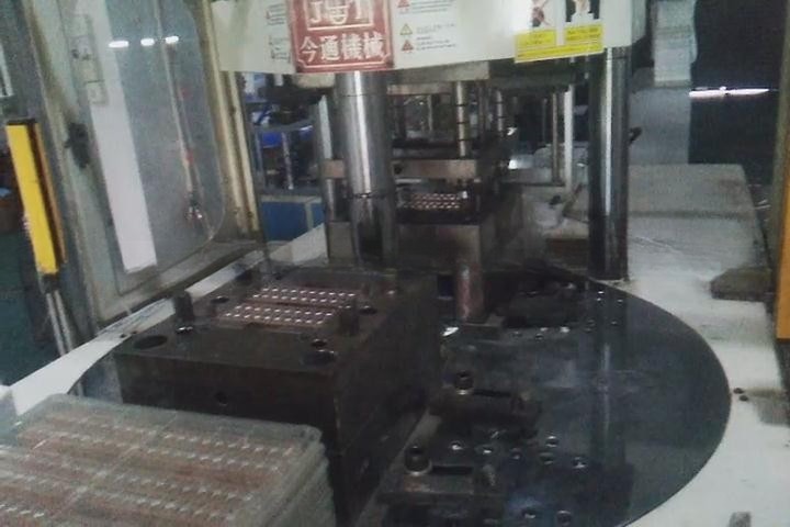 Plastic Toothbrush Injection Molding Machine Vertical JTT-550 2V3R With 180MM Opening Stroke