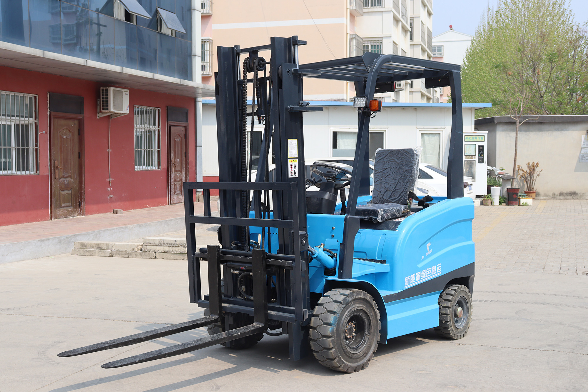 1.5-3.5 Tons Electric Forklift 2000kg Loading 1500kg Lift Customizable Charger 3000mm