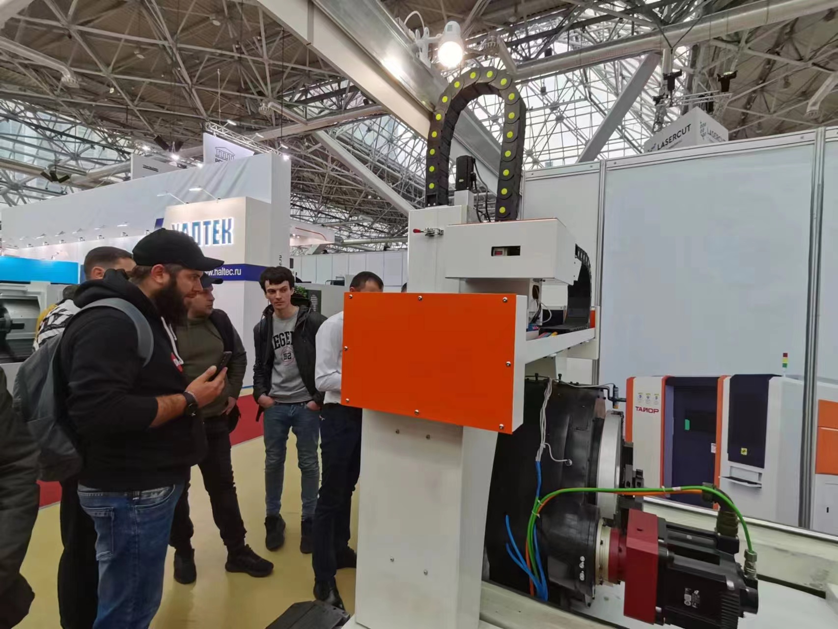 Tube Laser Cutting Machine with Cypcut Control Software and Wavelength Lens