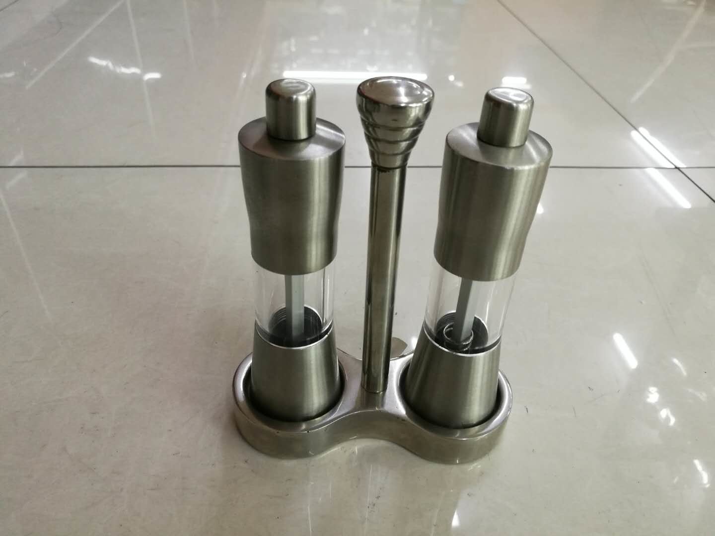 Stainless Steel Salt And Pepper Shaker And Mill , Commercial Buffet Supplies 2 Pieces Flavour Bottles Set With Handle
