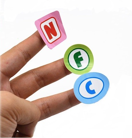 215 213 Custom Printed NFC Sticker Coated Paper Tags 1cm-10cm Reading Distance
