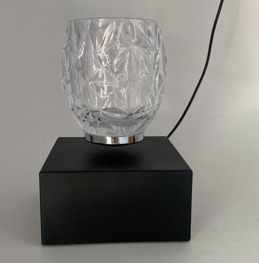 new wireless rechargeable magnetic levitation Cocktail Glass cup display racks