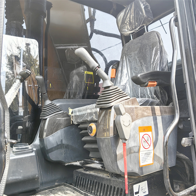 20 Ton Used Sany 215 Excavator in with MITSUBISHI Engine and Original Hydraulic Valve