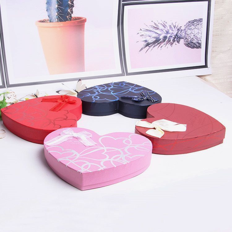 Fashion Luxury High Custom Christmas Seasonal Red Color Heart Shaped Lid and Base Paper Packaging Chocolate Box
