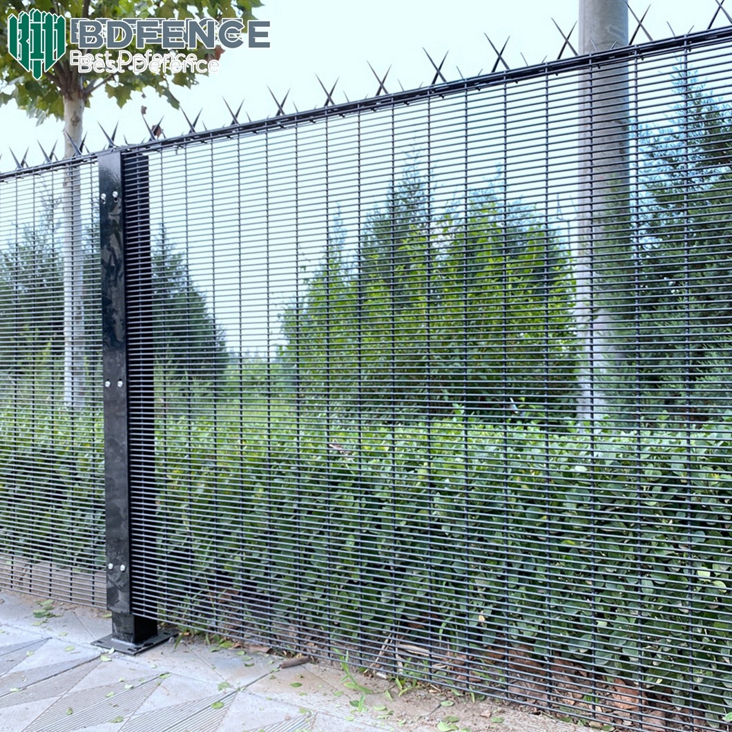 2.4m 358 Anti Climb Security Fencing Anti Cutting Mesh For Residential Garden