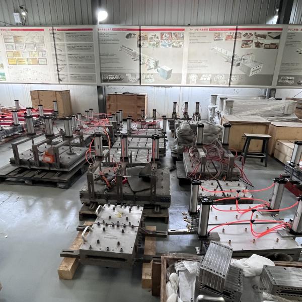 Customized Size WPC PVC Pipe and Profiles Extrusion Die Mould with 3CR17 Material