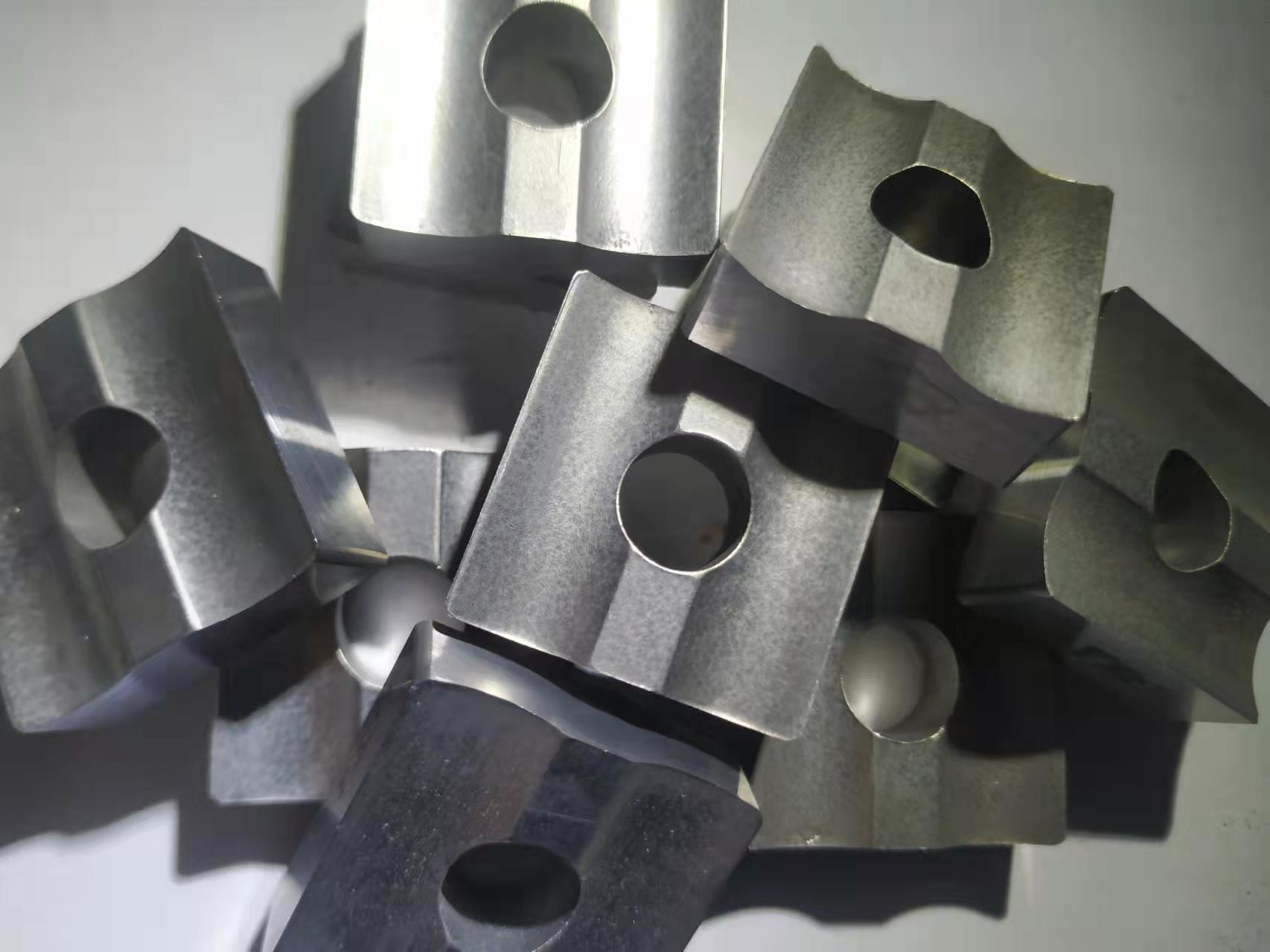 YS2T CNC Lathe Cutting Blades 1960 MPa Semi Finishing With Round Hole