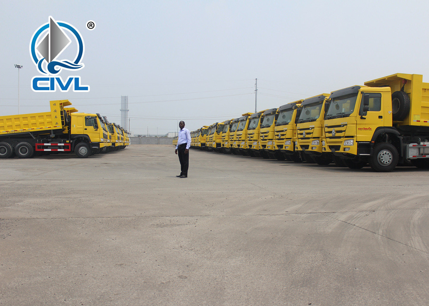 4 x 2 10m³ SINOTRUK HOWO Compact Garbage Truck With Hydraulic PRessure freightliner garbage truck