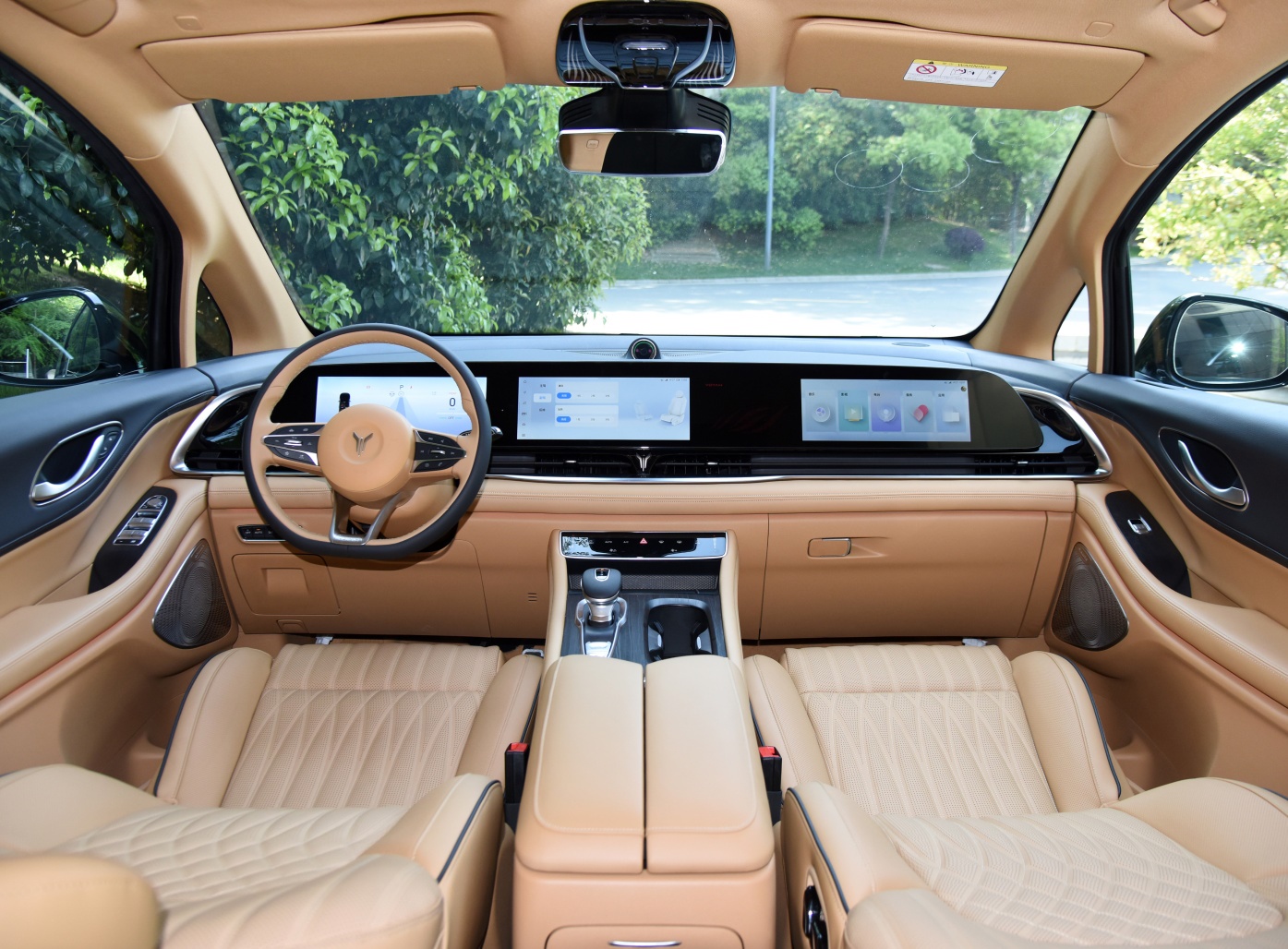 2024 Voyah Free Dreamer Left Hand Luxury Leather MPV EV Maximum Torque 620Nm Fuel Pure Electric Automotive Battery Automobile