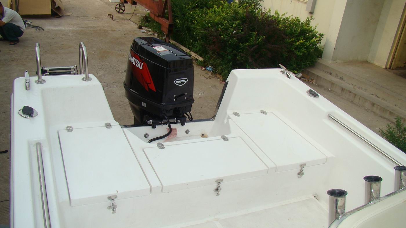 Erosion Resistant Fiberglass Fishing Boats Easy Operate 6.8 M For Water Parks