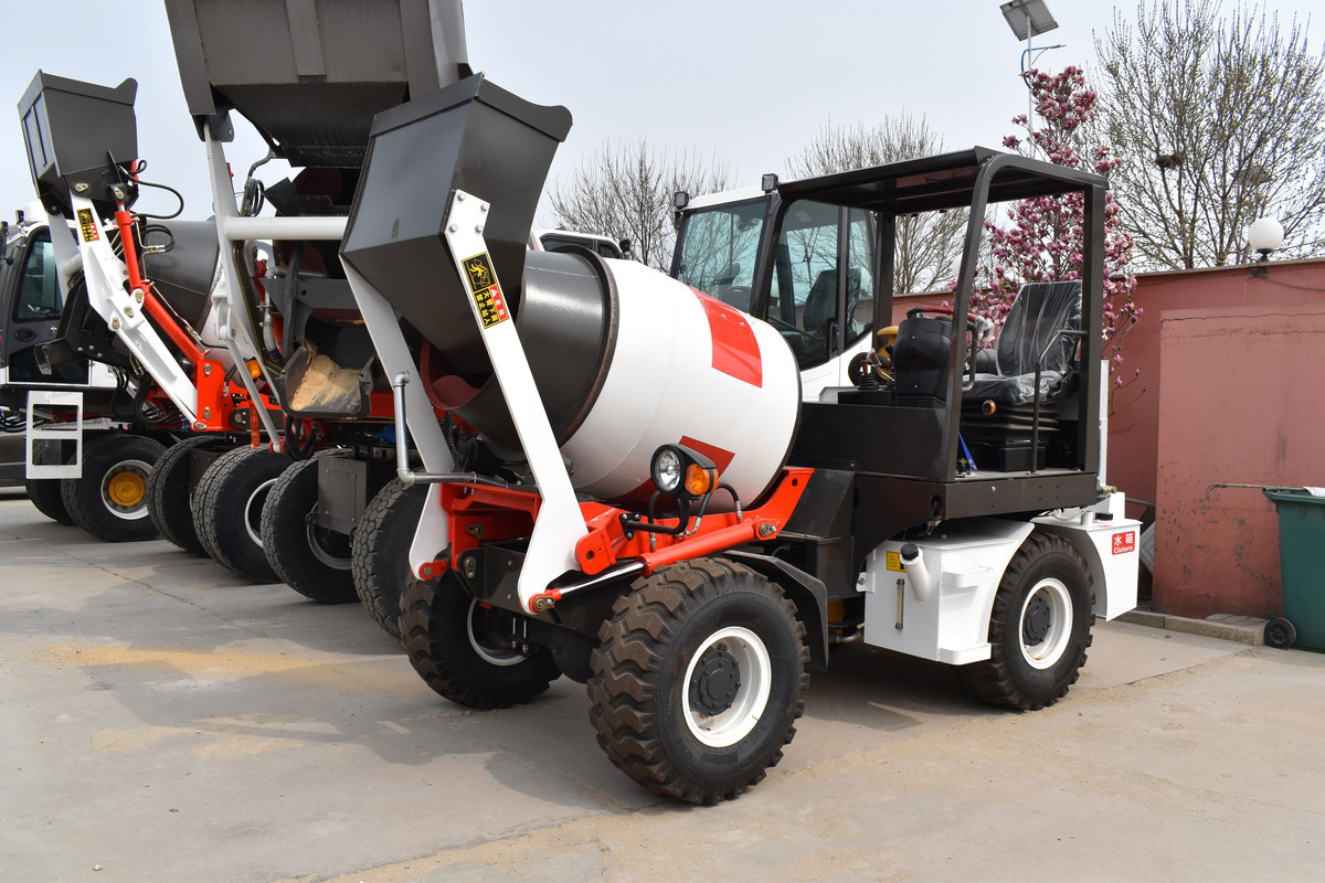 Automatic Feeding 0.7 Cubic Self Loading Concrete Mixer