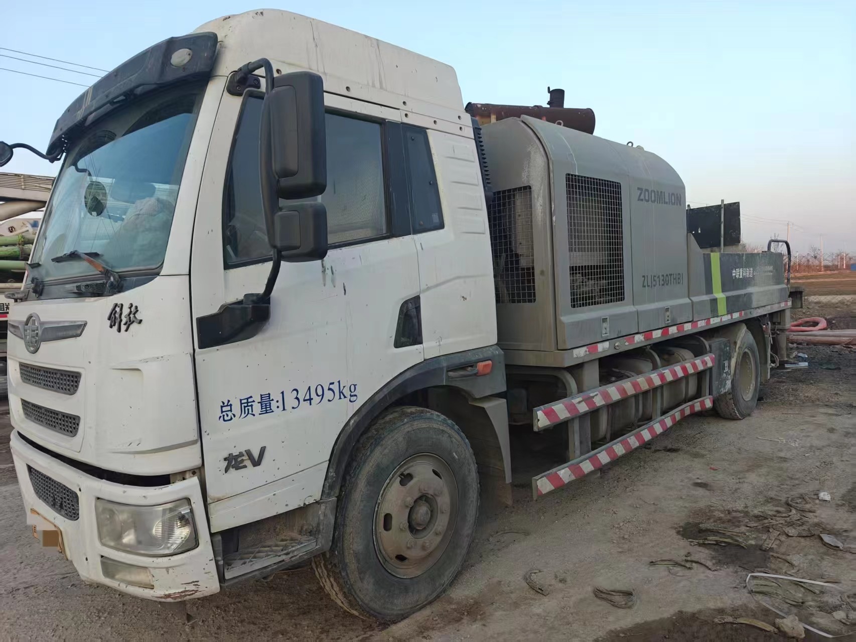 Zoomlion truck - mounted concrete pump truck inventory direct sale limited time discount
