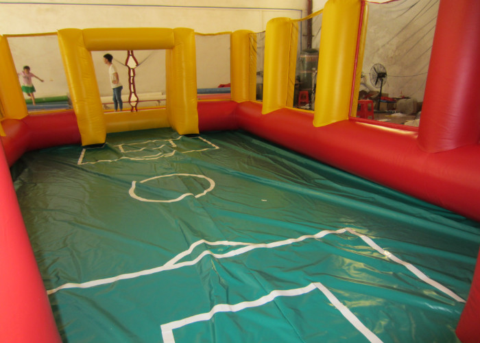 Amusement Park Inflatable Football Games Blow Up Football Pitch Inflatable Sports Arena