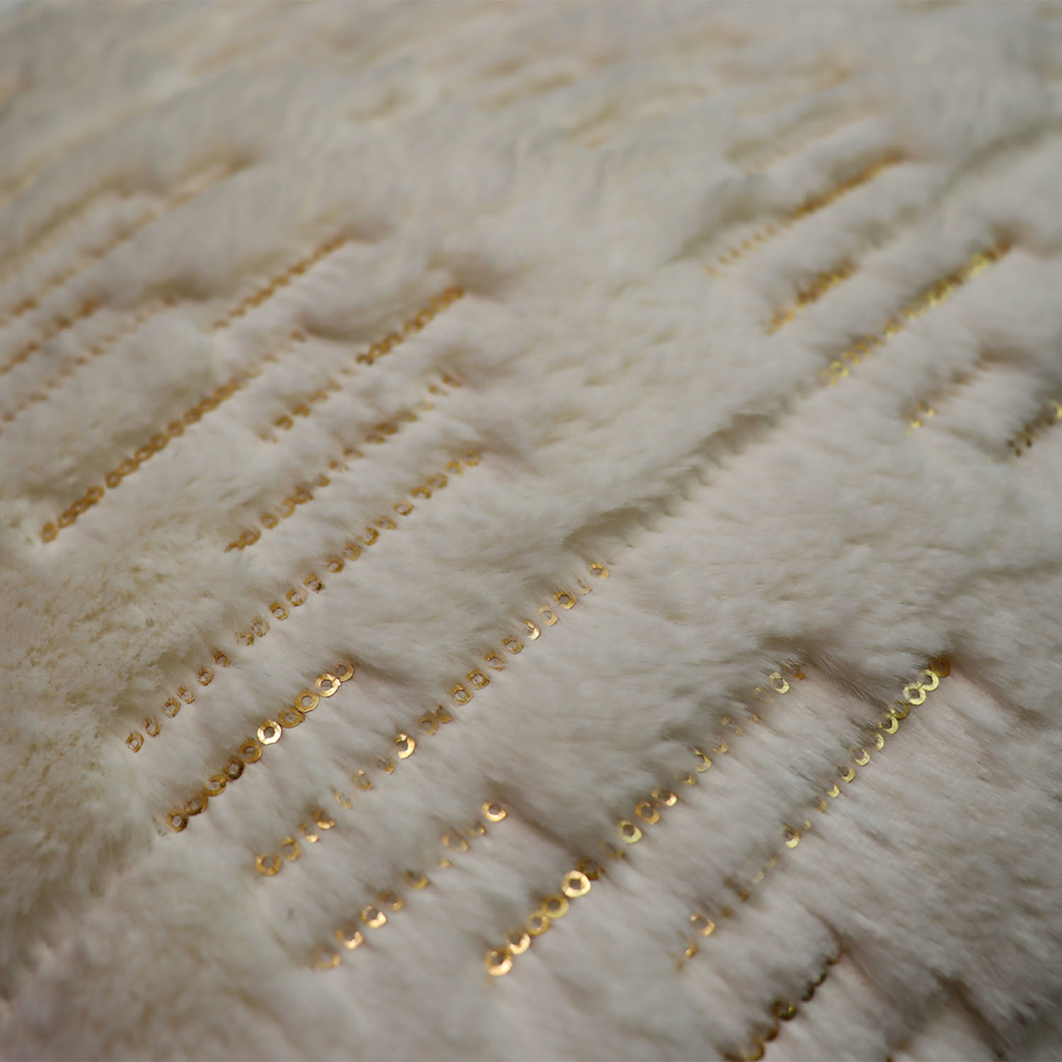 Stylish Faux Fur Throw Blanket Nondisposable Luxury Embroidered Minky Throw Blankets