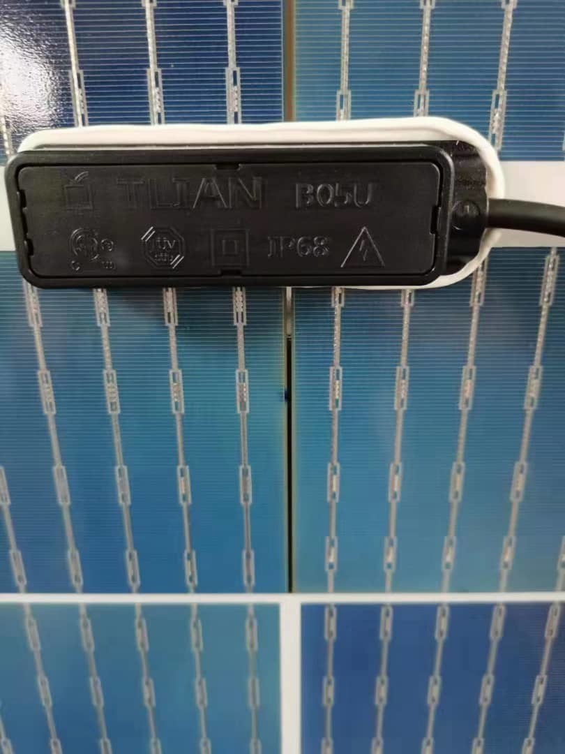 585W A Grade Monocrystalline Solar Panel , Half Cell Mono Solar Panel