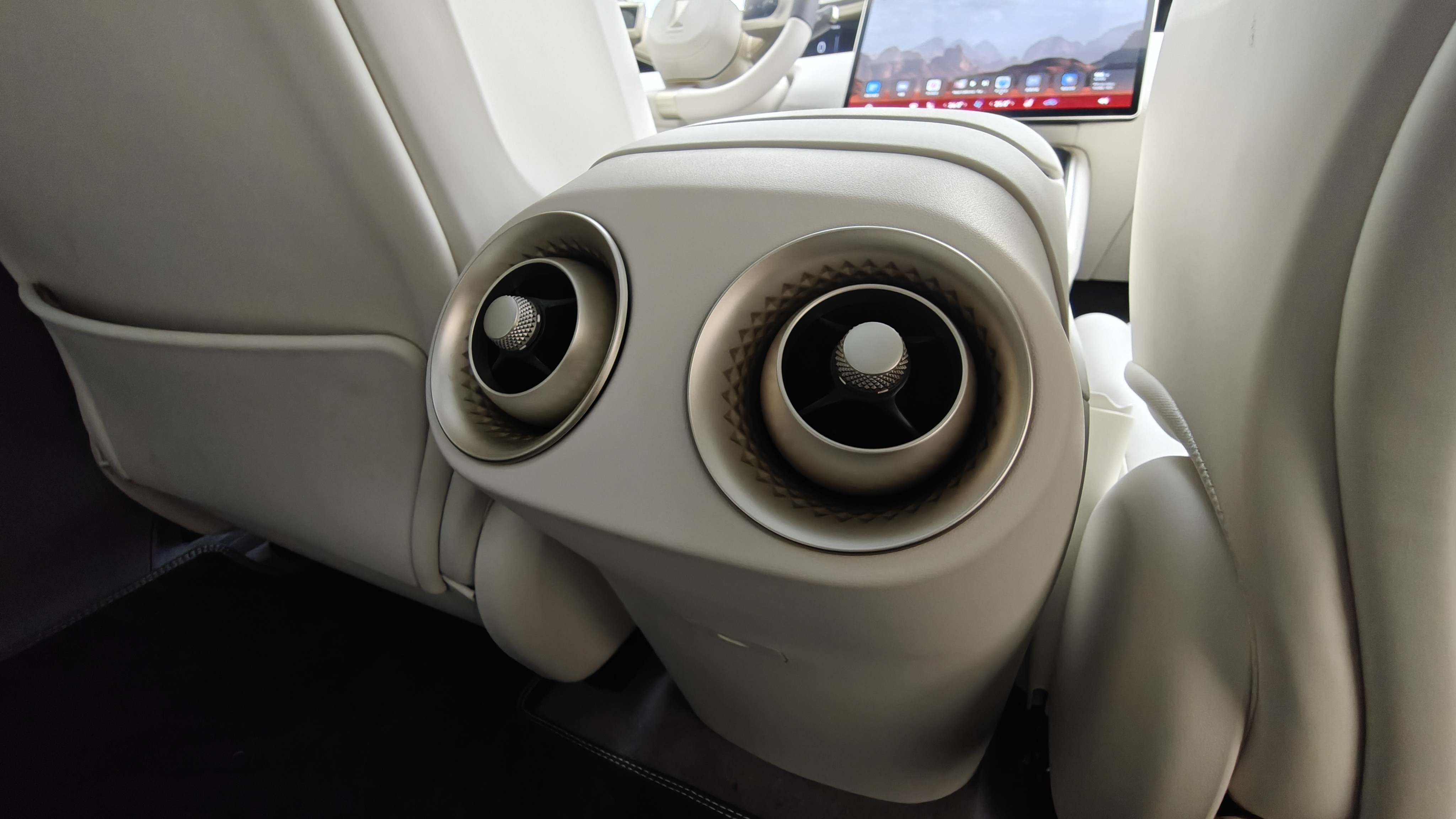2025 AVATR 12 is a high-end electric sedan in China. It has two modes: Ev and Erev