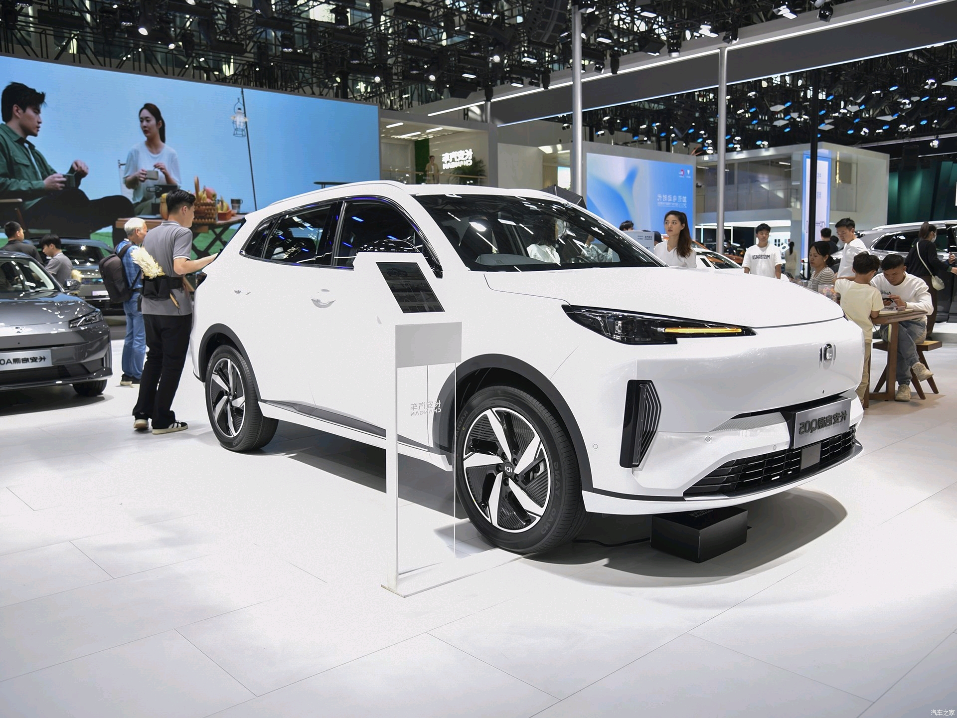 Plug-in Hybrid Electric Car Changan Qiyuan Q05 60 Pro 1.5L Fast Charging Compact Energy Vehicle Length * width * height