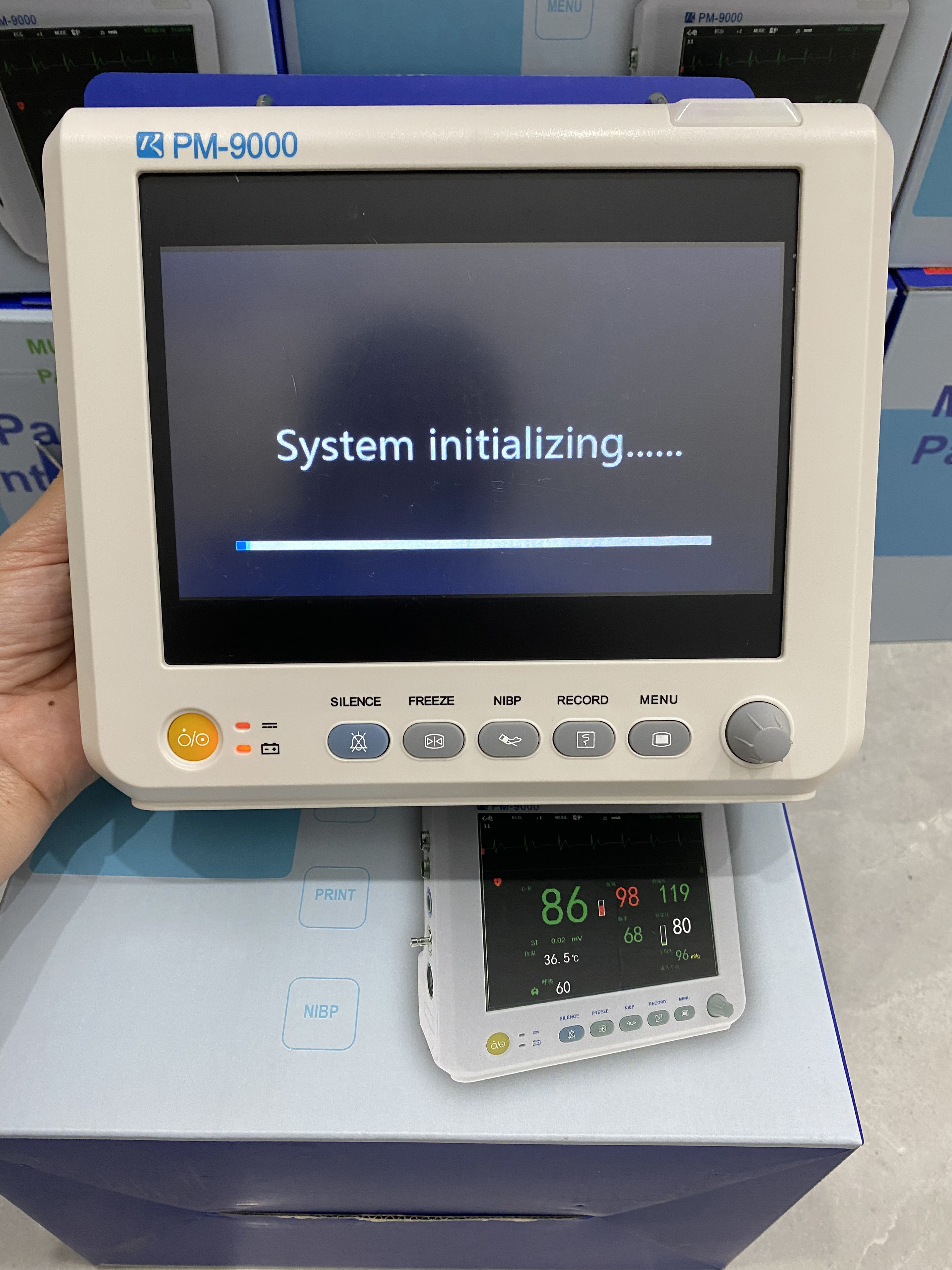 7 Inch Medical Vital Signs Monitor NIBP SPO2 6 Parameters Patient Monitor For Emergency
