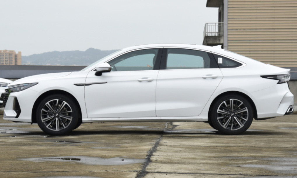 Chery ARRIZO 8 2022 1.6T DCT YI 5 seats Compact 1.6T 197HP L4 7 DCT