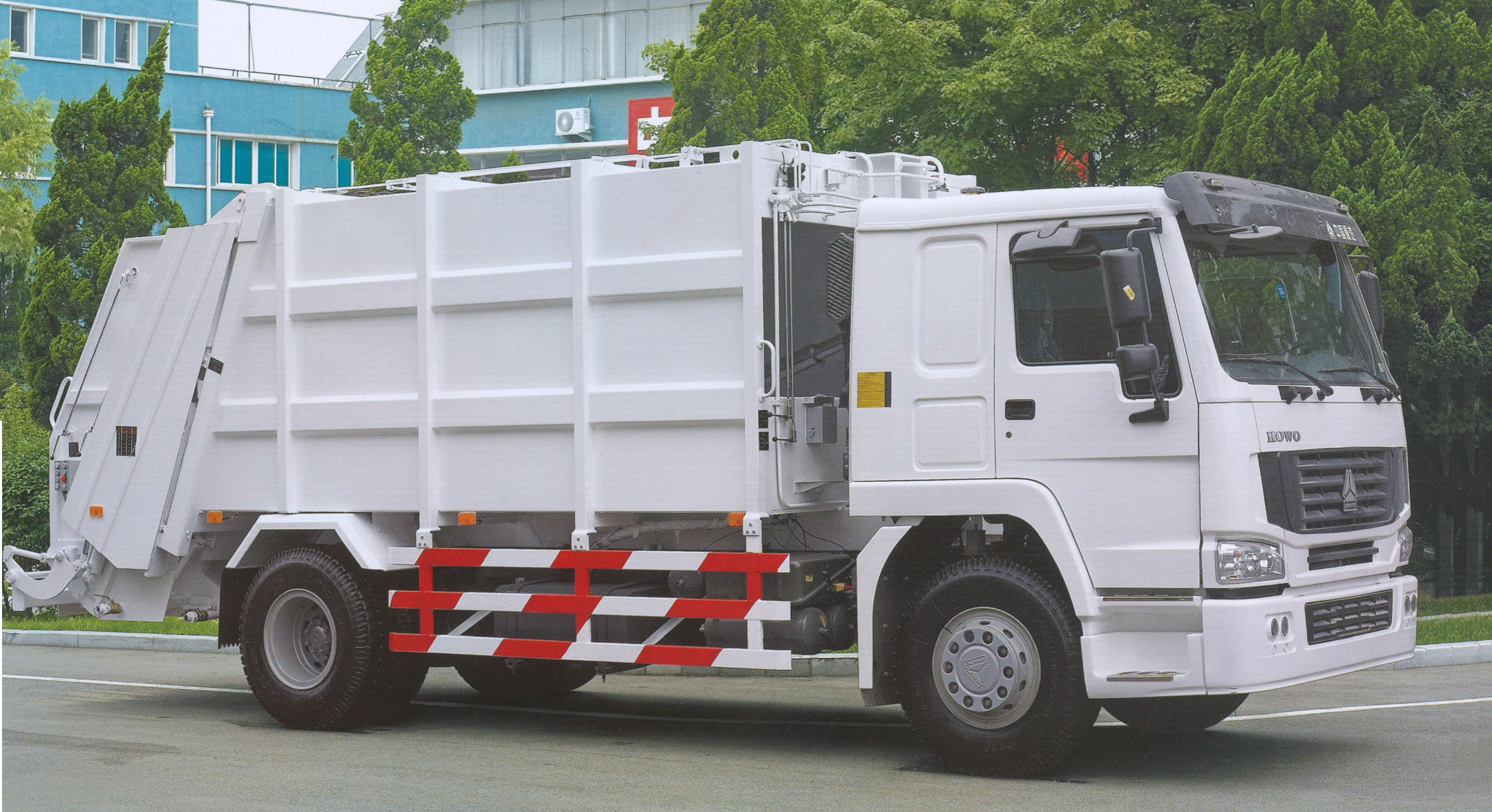 Sinotruck Howo 4 x 2 8L 8-12m3 Compacted Garbage truck Recycling Type