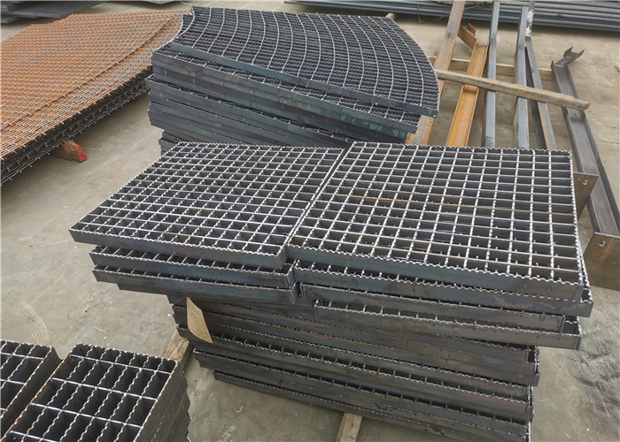 ISO9001 Step Board Galvanized Steel Grating Walkway Pressure Resistance Welding