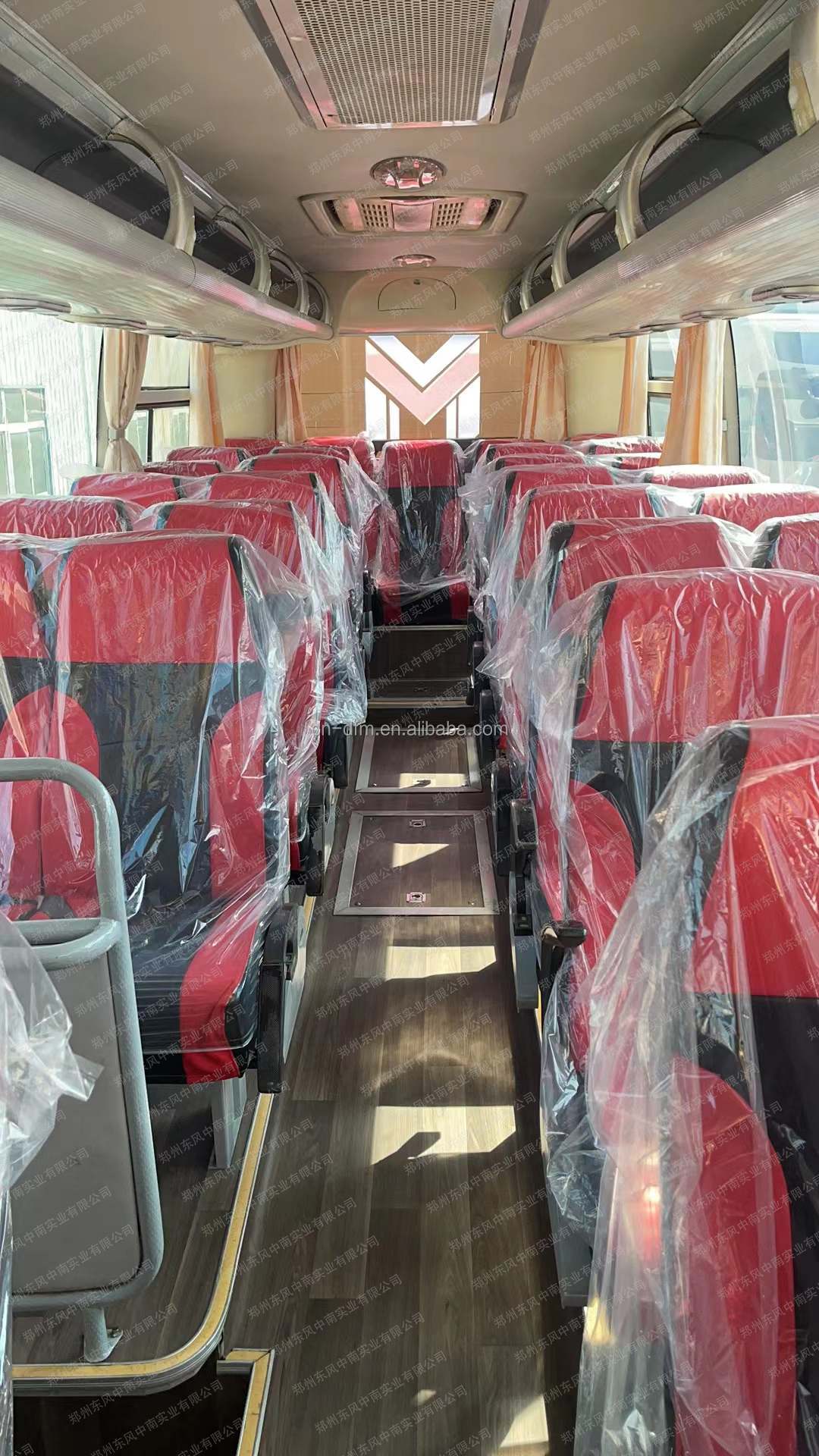 Highly Refurbished Customized Coach Bus 60 Seats Used Buses with 8.424L Displacement
