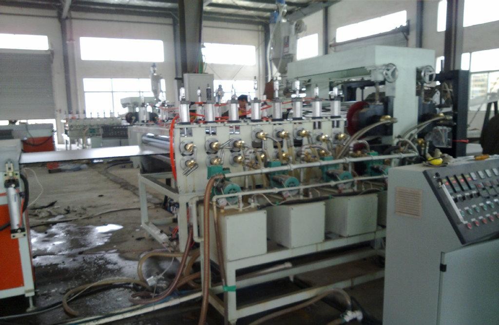 Siemens Motor PVC Crust Foam Sheet Extruder For Advertisement Board