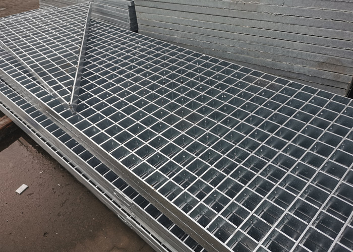 SS316 Skid Proof Galvanised Steel Grating Platform For Building Sidewalks