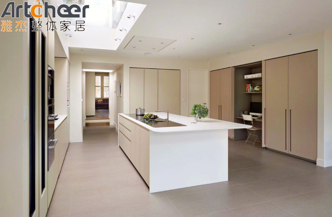 Furniture Lacquer Kitchen Wooden Cabinet with Cupboard Accessories in Customized Color