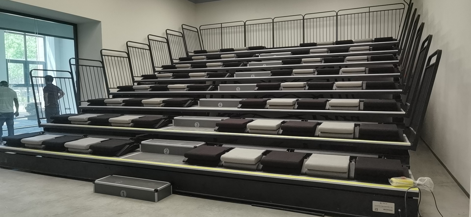 Aluminum Customized Retractable Bleacher Seating With Optional Flooring 5 Years