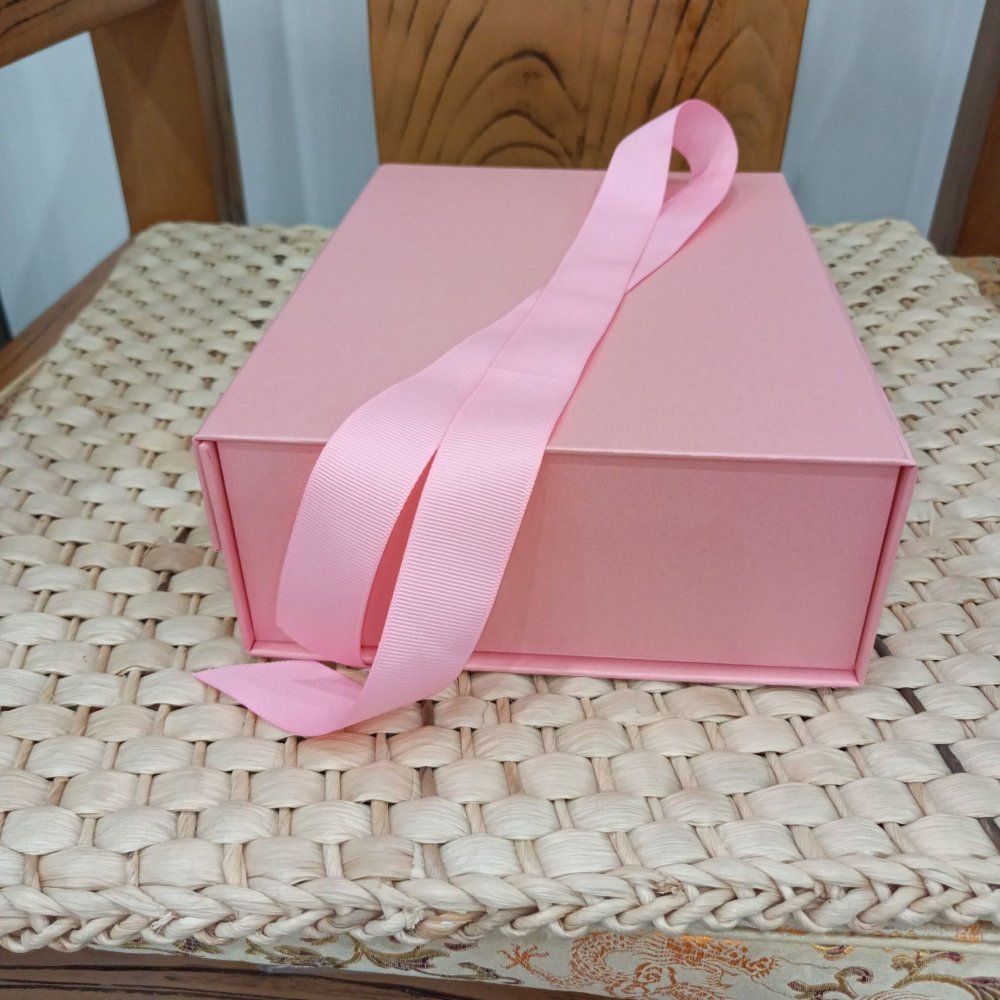 Wholesale Gold Foil Custom Logo Foldable Falt Shipping Pink Magnetic Cardboard Paper Gift Packaging Box with Ribbon