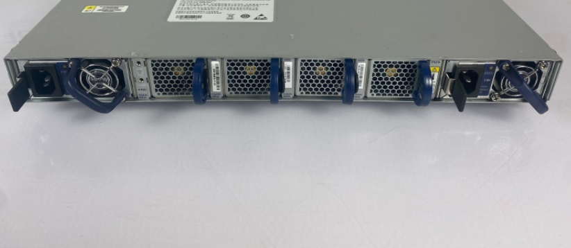 Original Used DCS-7050SX-64-R 48-Port 10G SFP 4-Port 40G QSFP Switch with POE Support