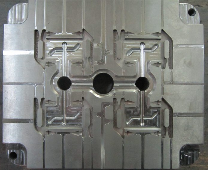 8 Cavity Mold Multi Injection Molding Blown Plastic LDPE Clips Sub Gates
