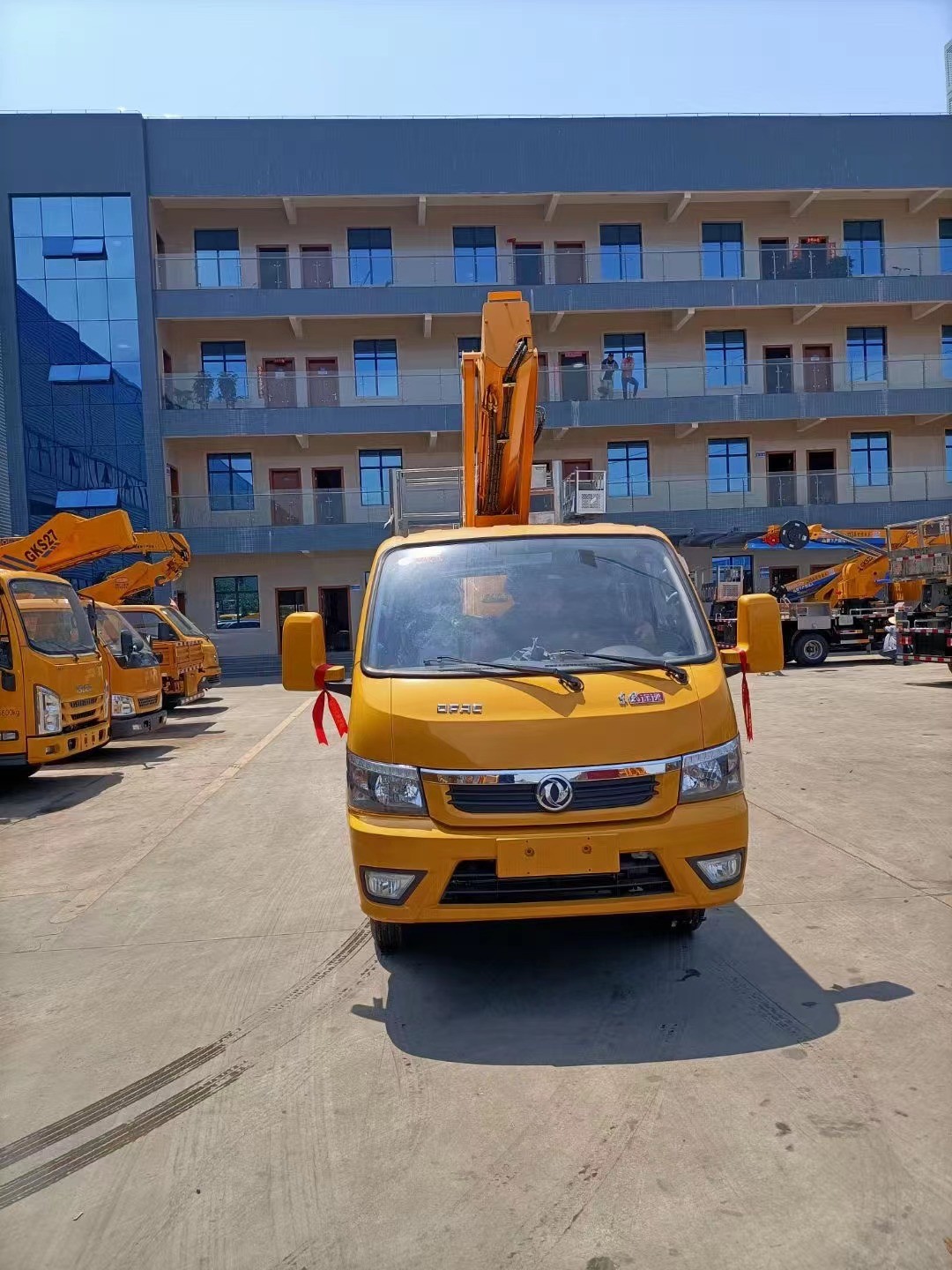 Dongfeng 4x2 High Altitude Operation Truck With 16 Meters Aerial Ladder Platform