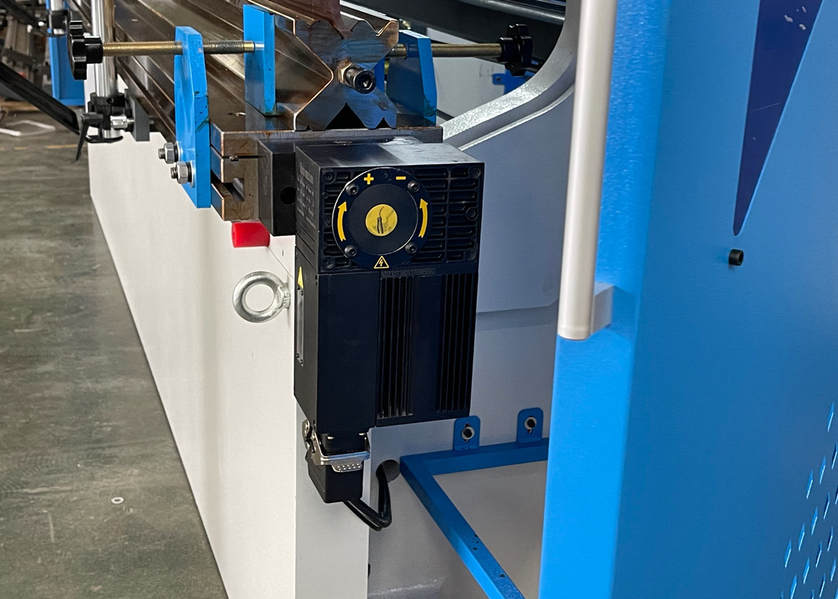WE67K-250T3200MM Large Sheet Metal Processing Equipment Bending Machine Light Pole Bending