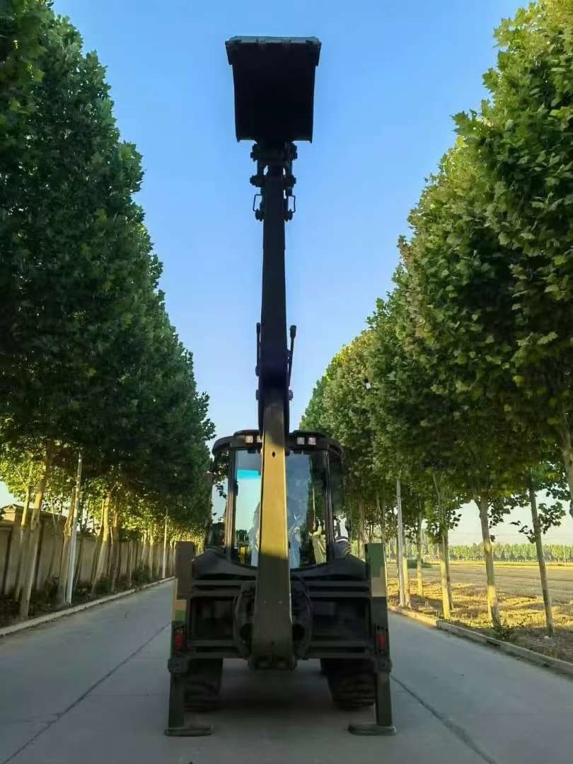 Efficient And Multifunctional JCB 3CX Backhoe Loader From The UK