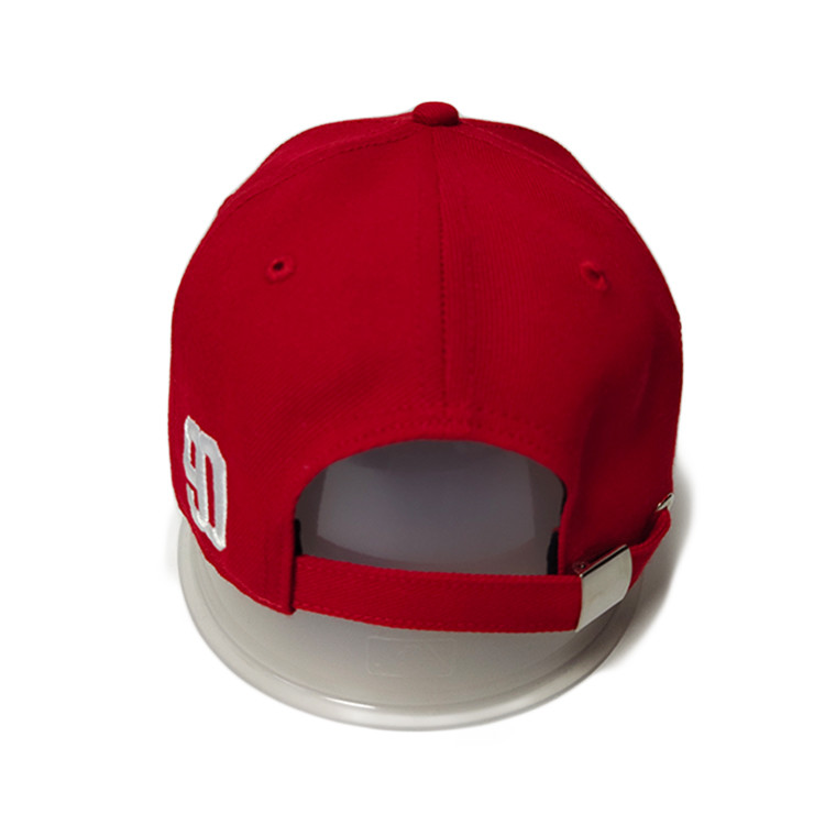 Cute Red Custom 3D Embroidery Baseball Caps 100% Cotton Twill Material
