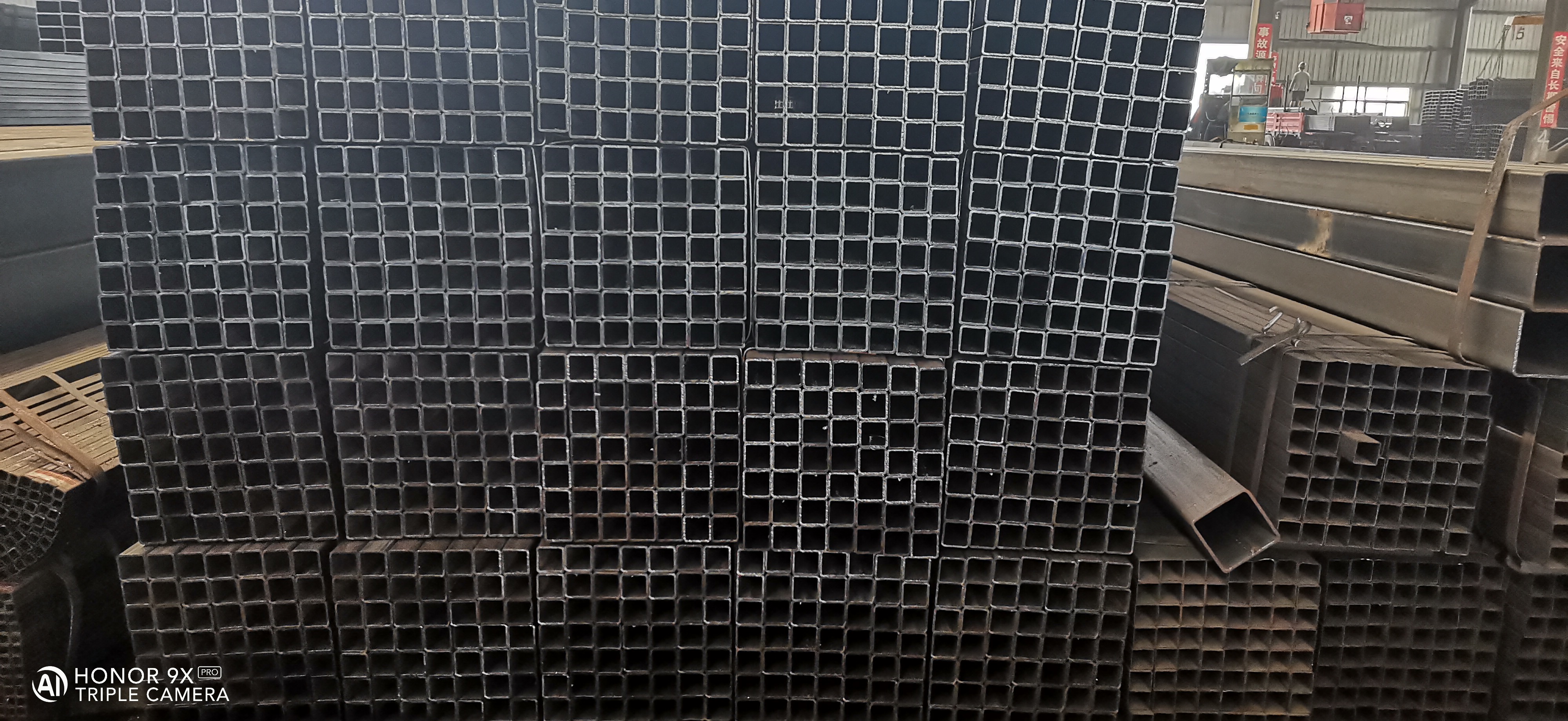 Black ERW Carbon Steel Pipes 30mm Square Rectangular Steel Tube