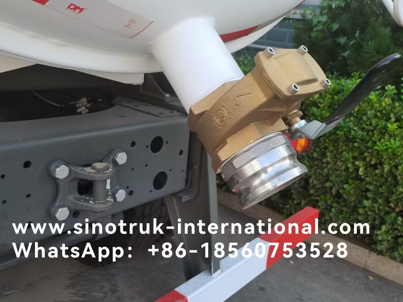 Vacuum Pump Sewage Suction Truck Septic Tank Cleaning Truck 18CBM LHD 336HP