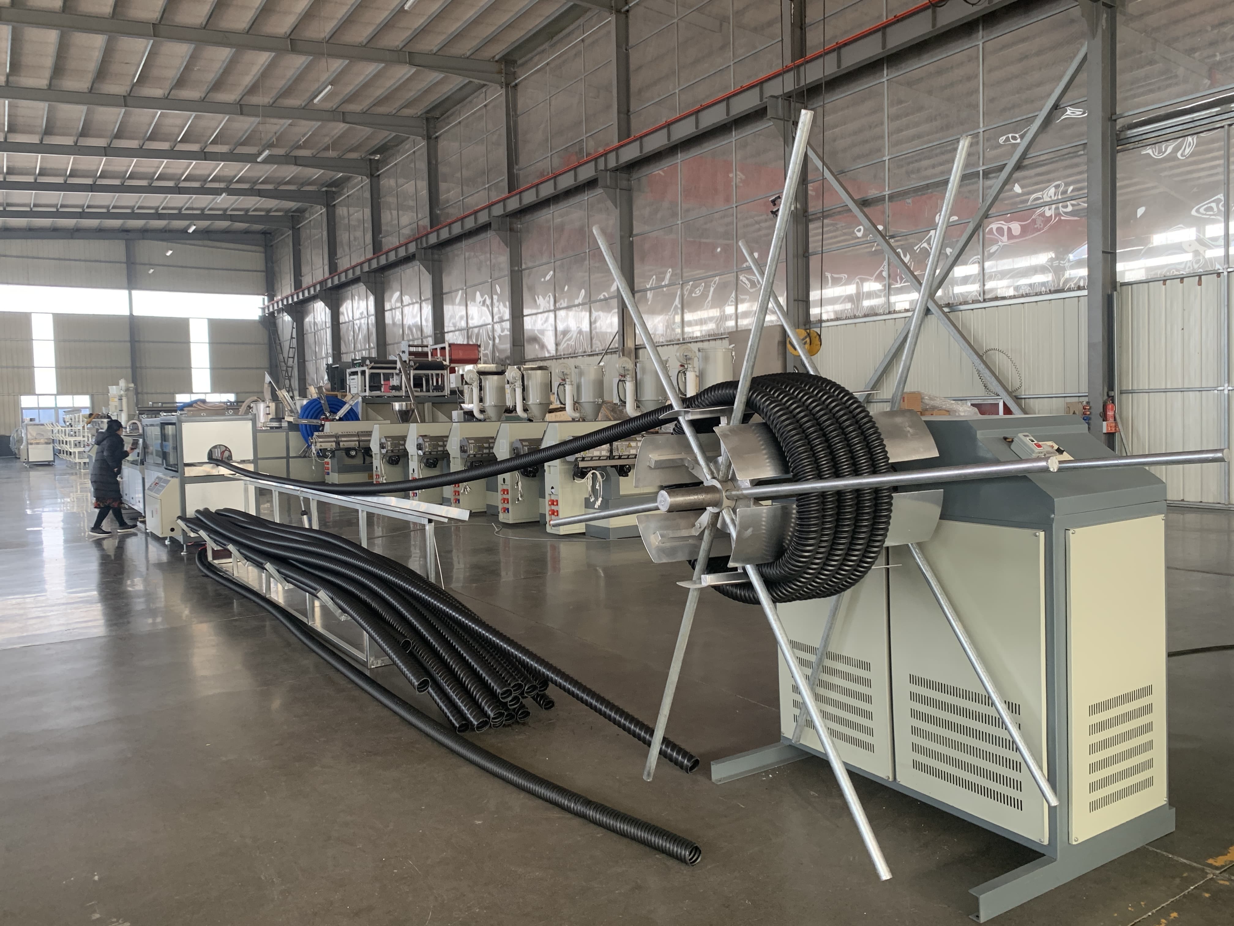 Pe Pipe Spiral Pipe Extrusion Line with Water Cooling Fully Automatic