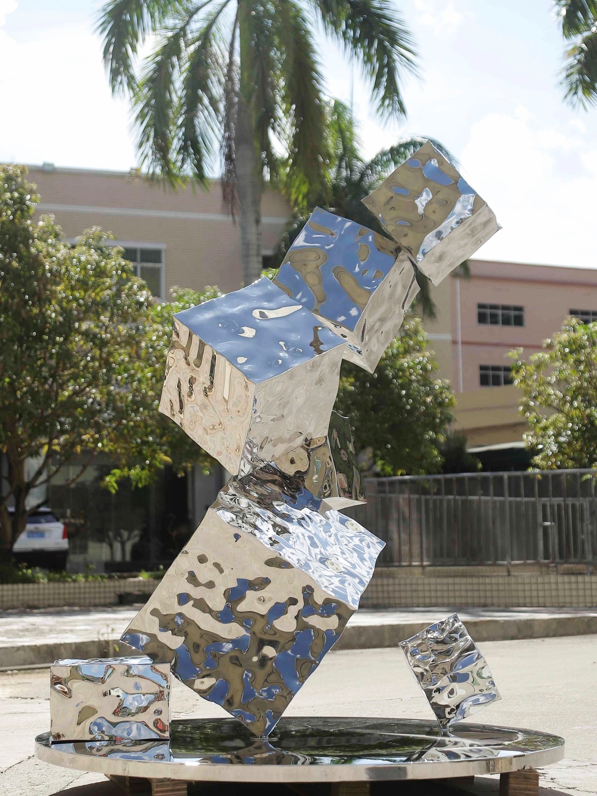 Silver color Hotel Lobby Sculpture Geometric Water Waves Three Dimensional Rubik'S Cube Sculpture