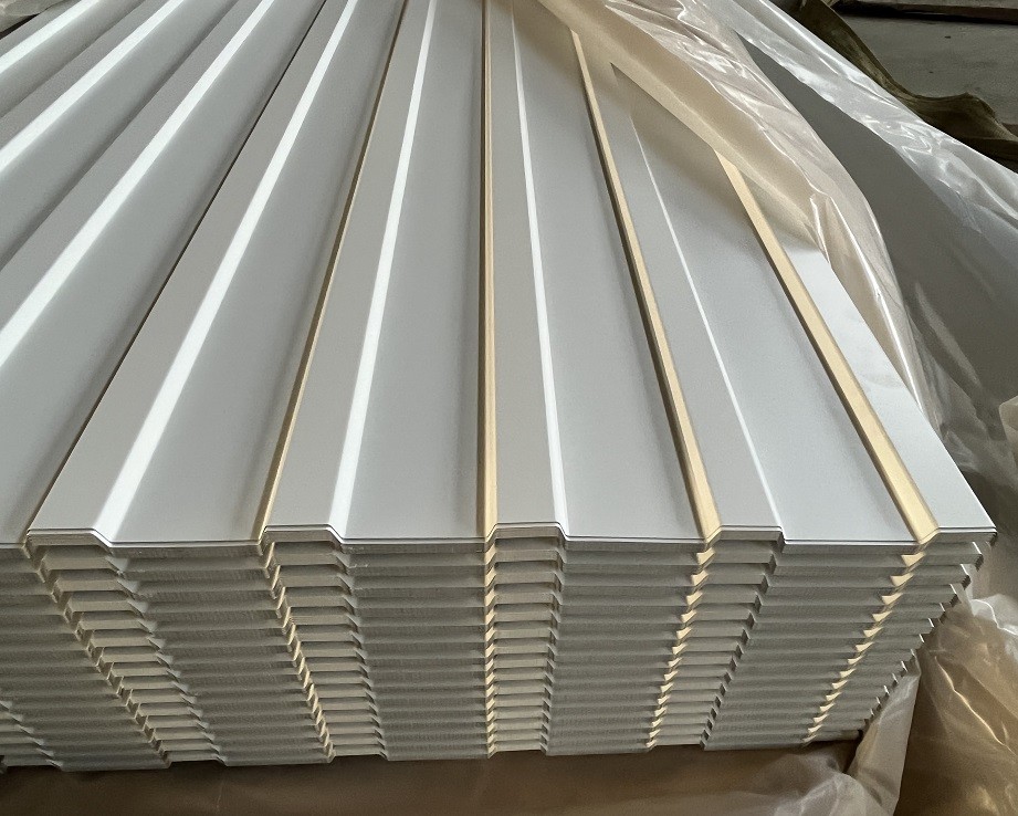 Z180 Off White/ Frost White PPGI Sheet Trapezoidal Metal Roof And Cladding Galvanized Roof Panels Valspar HDP / PVDF