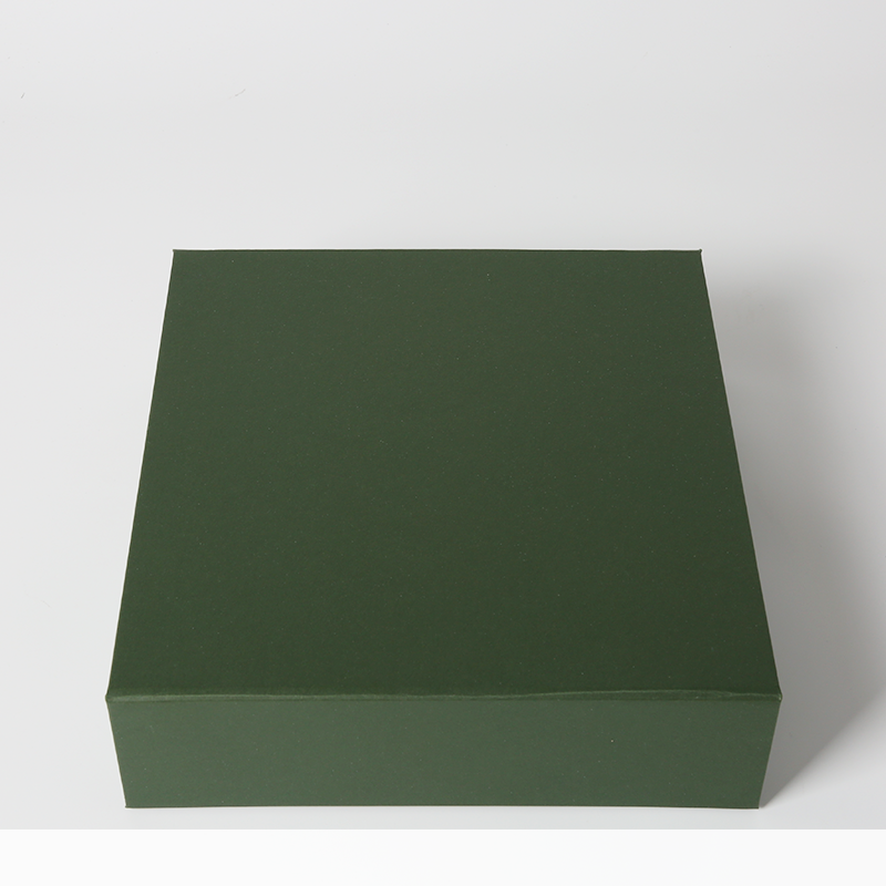 Cardboard Folding Magnetic Packaging Box , Green Magnetic Gift Box Custom Printing