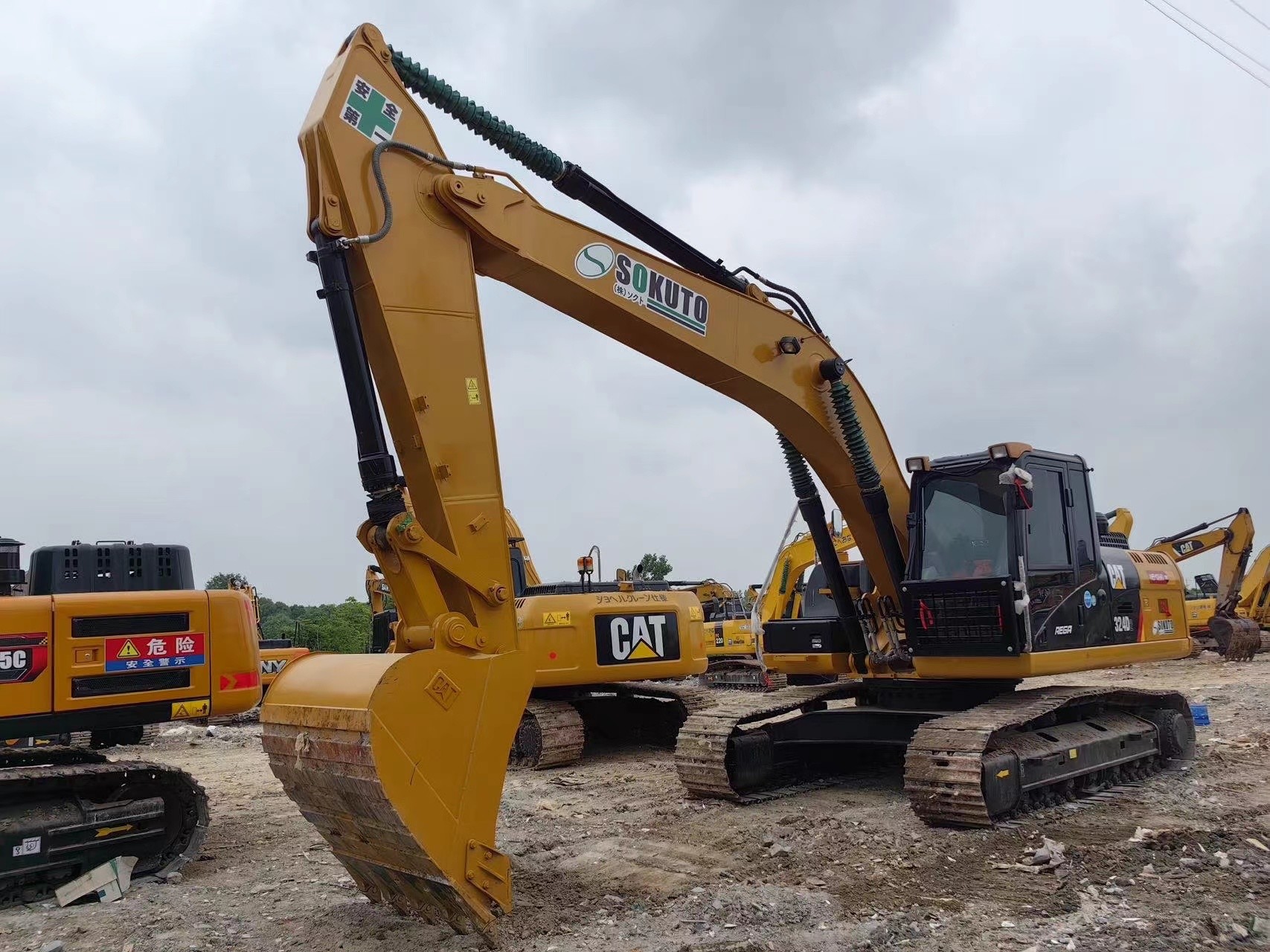 Japan Caterpillar 324d2 Used Excavator 24 Ton Low Fuel Consumption