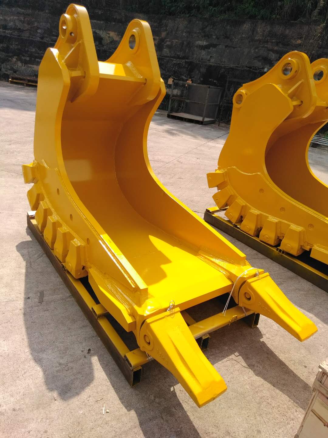 Q355B Q690 Excavator Rock Bucket Dustpan 360 Degree Excavator Bucket