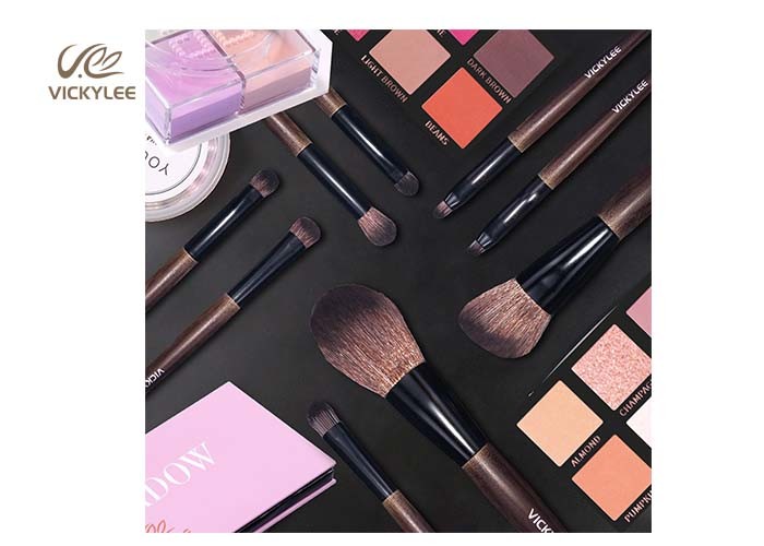 Fiber Imitation wooden handle ODM Face Brush Set