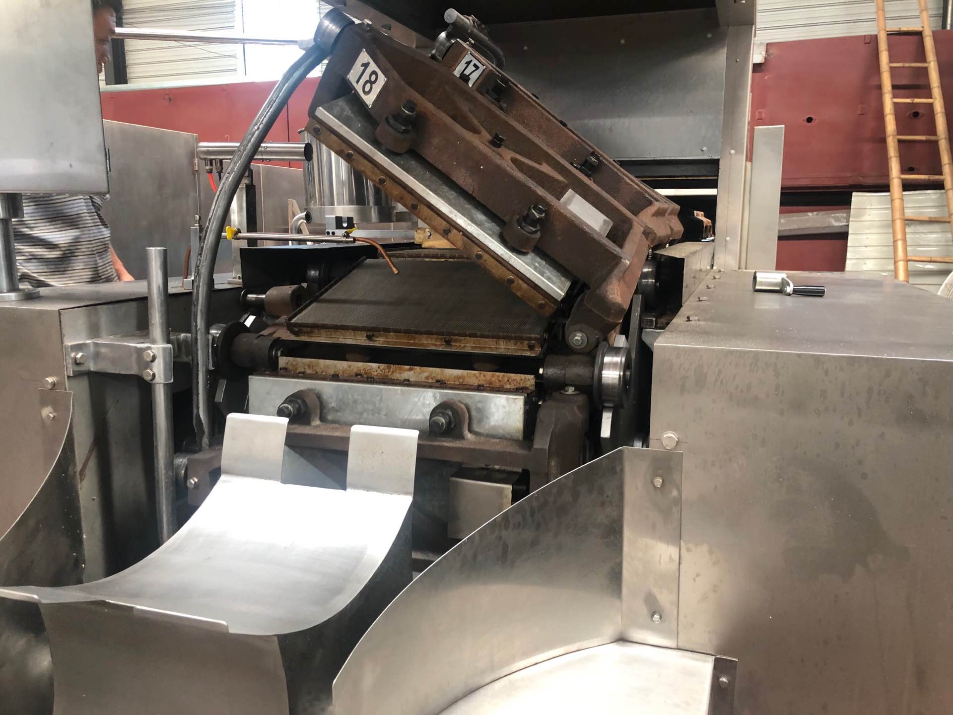63 Plates 220kg/Hr Wafer Biscuit Equipment , Biscuits Maker Machine