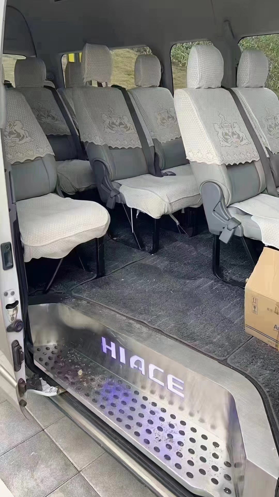 13seats Used Toyota Hiace Bus 2TR Gasoline Engine Front Engine Second Hand Van