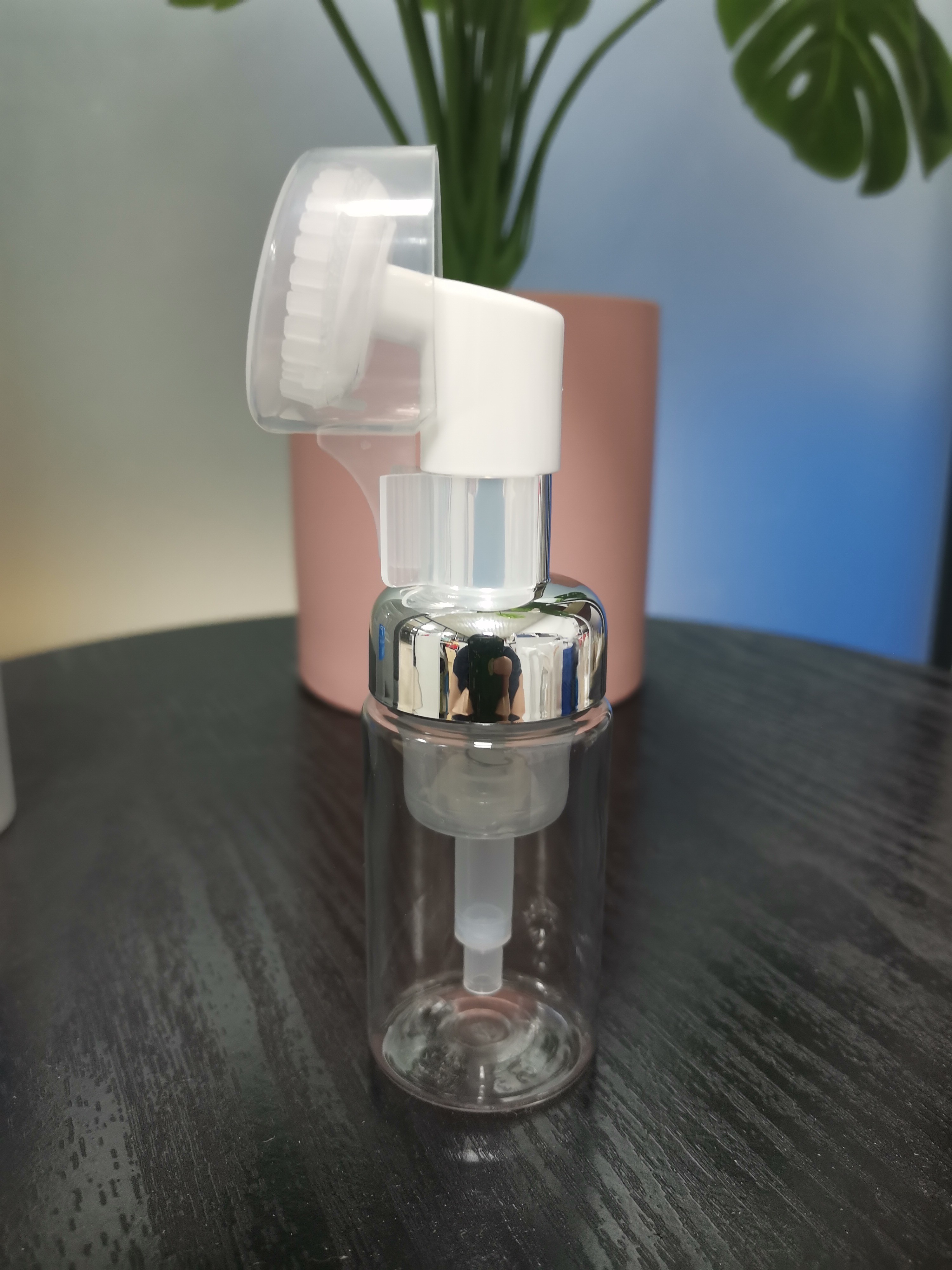 Cream Dispensing Mini Foam Pump With Portable Plastic Core Inside / Outside Carry Easy Use