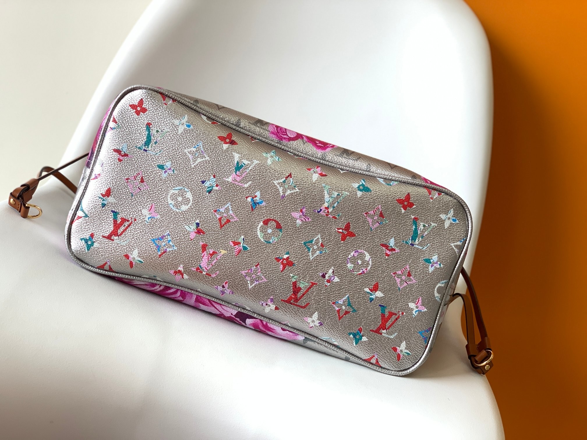 Floral Pattern Silver Louis Vuitton Large Never Full M21352